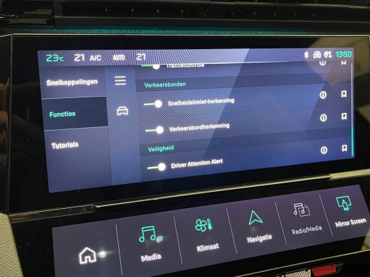 Peugeot 308 SW 1.2 PureTech Allure Camera | Adaptieve Cruise | Parkeersensoren | 17" Lichtmetaal | Navigatie ... ActivLease financial lease