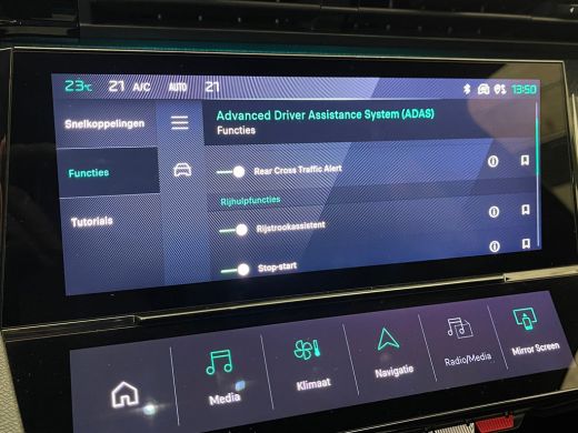 Peugeot 308 SW 1.2 PureTech Allure Camera | Adaptieve Cruise | Parkeersensoren | 17" Lichtmetaal | Navigatie ... ActivLease financial lease
