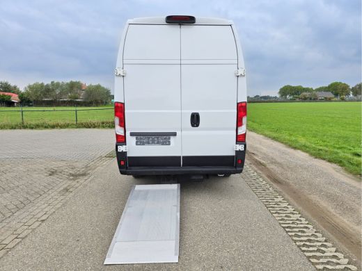 Peugeot Boxer 435 2.2 BlueHDi L4 H3 - 165 Pk - Euro 6 - Airco - ParkeerCamera - Laadklep ActivLease financial lease