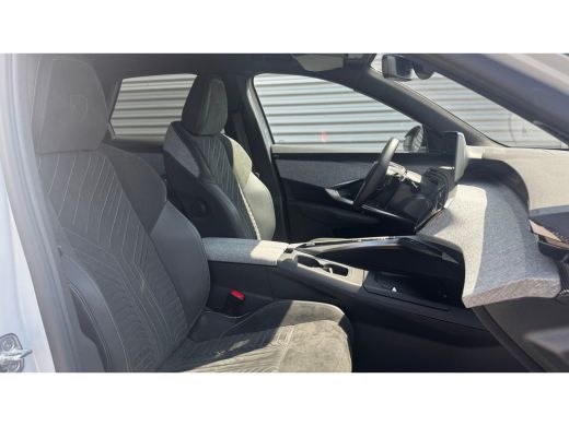 Peugeot e-3008 73KWH GT AVANTAGE 214PK / NAVI / LEDER / CLIMA / FULL-LED / 20" LMV / KEYLESS / WARMTEPOMP / 360&deg;... ActivLease financial lease