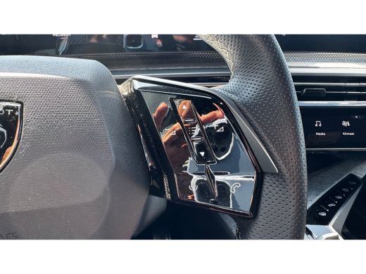 Peugeot e-3008 73KWH GT AVANTAGE 214PK / NAVI / LEDER / CLIMA / FULL-LED / 20" LMV / KEYLESS / WARMTEPOMP / 360&deg;... ActivLease financial lease