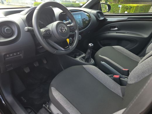 Toyota Aygo 1.0 VVT-i MT Play | BTW Auto | Apple CarPlay | Adapt. Cruise | Rijklaar incl. garantie | ActivLease financial lease
