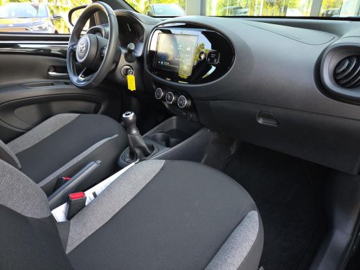 Toyota Aygo 1.0 VVT-i MT Play | BTW Auto | Apple CarPlay | Adapt. Cruise | Rijklaar incl. garantie | ActivLease financial lease