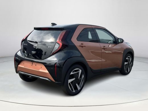 Toyota Aygo Hybrid 115 envy ActivLease financial lease