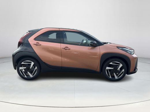 Toyota Aygo Hybrid 115 envy ActivLease financial lease