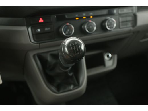 Volkswagen Crafter 2.0 TDI L3H3 140PK | 3000kg Trekgew. |  Airco | 3 Zits | Trekhaak | Elektrpakket ActivLease financial lease