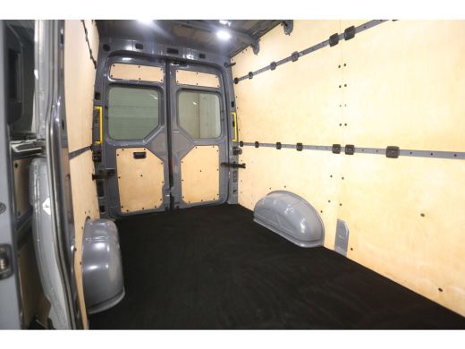 Volkswagen Crafter 2.0 TDI L3H3 140PK | 3000kg Trekgew. |  Airco | 3 Zits | Trekhaak | Elektrpakket ActivLease financial lease