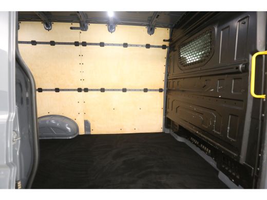 Volkswagen Crafter 2.0 TDI L3H3 140PK | 3000kg Trekgew. |  Airco | 3 Zits | Trekhaak | Elektrpakket ActivLease financial lease