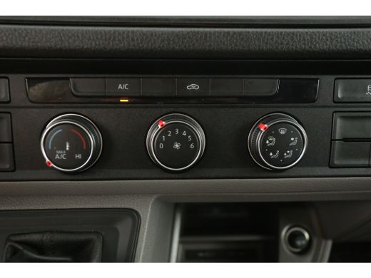 Volkswagen Crafter 2.0 TDI L3H3 140PK | 3000kg Trekgew. | Automaat | Airco | Cruise | Camera | Carplay | LED | Navi ... ActivLease financial lease