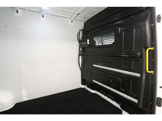 Volkswagen Crafter 2.0 TDI L3H3 140PK | 3000kg Trekgew. | Automaat | Airco | Cruise | Camera | Carplay | LED | Navi ... ActivLease financial lease