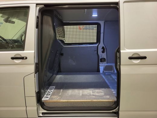 Volkswagen Transporter 2.0TSI 150pk L2/H1 Trekhaak Benzine! ActivLease financial lease