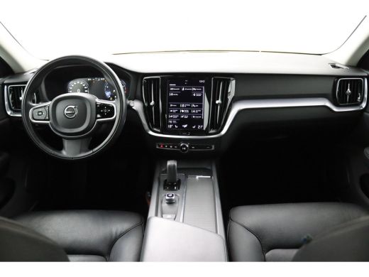 Volvo  V60 2.0 B3 Advantage | Leder | Adaptive Cruise | BLIS | Trekhaak | Camera | CarPlay/Android Auto | St... ActivLease financial lease