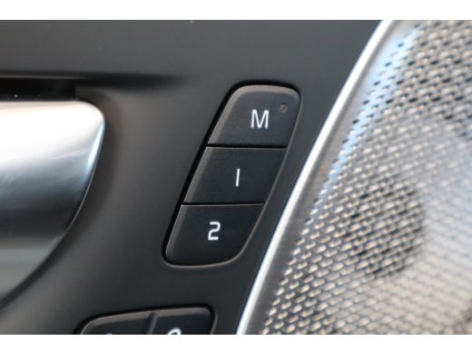 Volvo  XC60 T8 406PK Ultra Executive Black Edition | Luchtvering | B&W Audio | 360 | Gelam Glas | Getint Glas... ActivLease financial lease