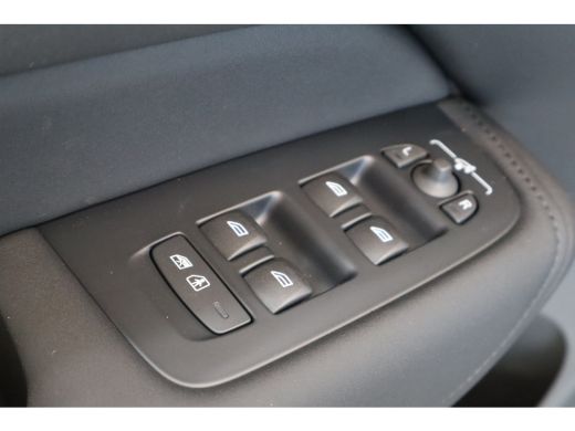 Volvo  XC60 T8 406PK Ultra Executive Black Edition | Luchtvering | B&W Audio | 360 | Gelam Glas | Getint Glas... ActivLease financial lease