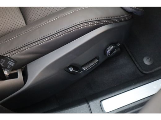 Volvo  XC60 T8 406PK Ultra Executive Black Edition | Luchtvering | B&W Audio | 360 | Gelam Glas | Getint Glas... ActivLease financial lease