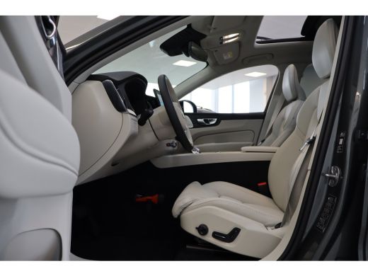 Volvo  XC60 T8 406PK Ultra Executive Edition Bright | Luchtvering | B&W Audio | Gelam Glas | Massage | 360 ActivLease financial lease