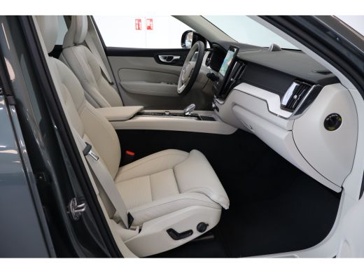 Volvo  XC60 T8 406PK Ultra Executive Edition Bright | Luchtvering | B&W Audio | Gelam Glas | Massage | 360 ActivLease financial lease
