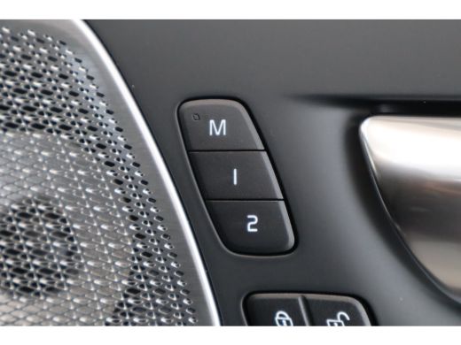 Volvo  XC60 T8 406PK Ultra Executive Edition Dark | Executive | Luchtvering | B&W | 22" | Massage | HUD ActivLease financial lease