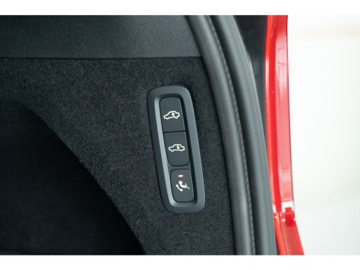 Volvo  XC90 T8 455PK Ultimate Dark | Luchtvering | HK Audio | Trekhaak | Getint Glas | 360 | Guard Alarm | 20'' ActivLease financial lease
