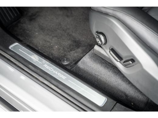 Volvo  XC90 T8 455PK Ultimate Dark | Luchtvering | HK Audio | Trekhaak | Getint Glas | 360 | Guard Alarm | 20'' ActivLease financial lease