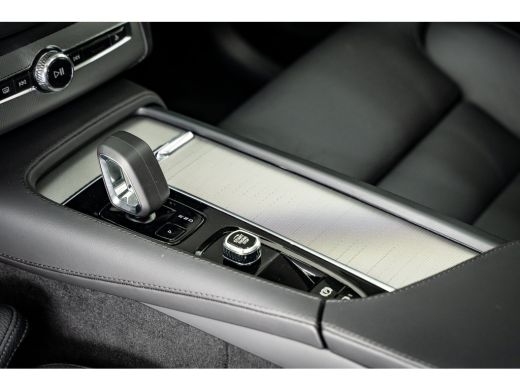 Volvo  XC90 T8 455PK Ultimate Dark | Luchtvering | HK Audio | Trekhaak | Getint Glas | 360 | Guard Alarm | 20'' ActivLease financial lease