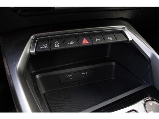 Audi A3 Sportback 40 TFSIe Edition PANO LED CAMERA PARKEER LEDER ActivLease financial lease
