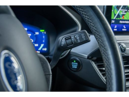 Ford Kuga 2.5 PHEV Titanium | 100% dealer o.h. | Trekhaak | Adaptieve cruise | Standkachel | Parkeercamera ... ActivLease financial lease