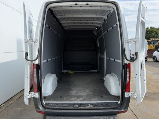 Mercedes-Benz eSprinter 312 55kWh L2H2 Elektrisch 145km WLTP 95% (SOH) 80kw Snelladen Climate Control Camera ActivLease financial lease