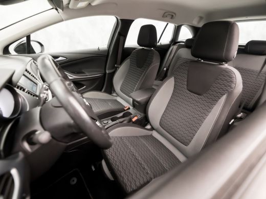 Opel Astra Sports Tourer 1.2 Sport (APPLE CARPLAY, CAMERA, TREKHAAK, SPORTSTOELEN, PARKEERSENSOREN, CRUISE, ... ActivLease financial lease