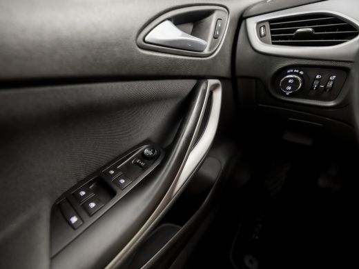 Opel Astra Sports Tourer 1.2 Sport (APPLE CARPLAY, CAMERA, TREKHAAK, SPORTSTOELEN, PARKEERSENSOREN, CRUISE, ... ActivLease financial lease
