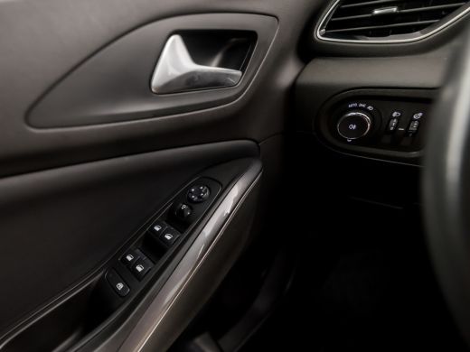 Opel Grandland X 1.6 Turbo Hybrid Elegance 228Pk Automaat (APPLE CARPLAY, SOH 93%, GROOT NAVI, CAMERA, GETINT GLAS... ActivLease financial lease
