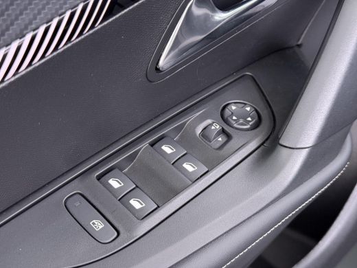 Peugeot 2008 1.2 Hybrid 136 Allure 19000 KM ! | ADAPTIVE CRUISE CONTROL | FULL LED | CAMERA VOOR & ACHTER | DI... ActivLease financial lease