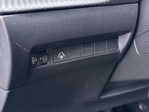Peugeot 2008 1.2 Hybrid 136 Allure 19000 KM ! | ADAPTIVE CRUISE CONTROL | FULL LED | CAMERA VOOR & ACHTER | DI... ActivLease financial lease