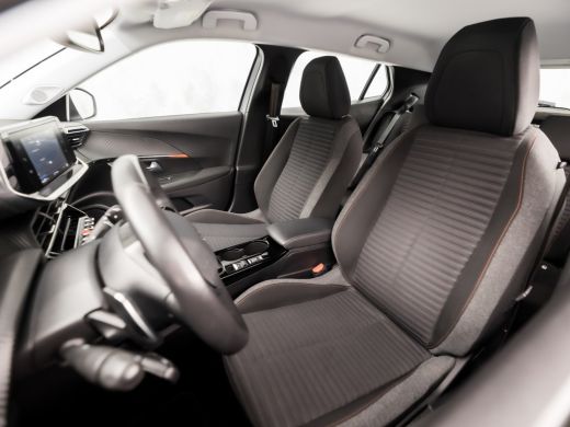 Peugeot 2008 1.2 PureTech Sport 131Pk Automaat (APPLE CARPLAY, GROOT NAVI, LM VELGEN, SPORTSTOELEN, PARKEERSEN... ActivLease financial lease