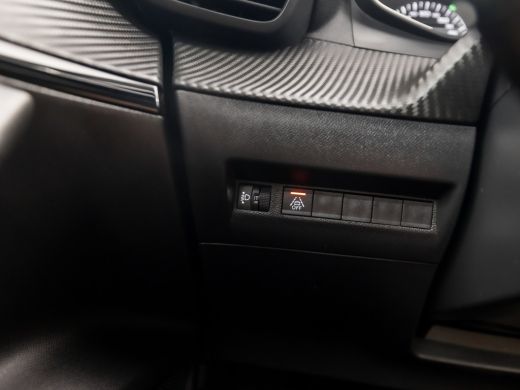 Peugeot 2008 1.2 PureTech Sport 131Pk Automaat (APPLE CARPLAY, GROOT NAVI, LM VELGEN, SPORTSTOELEN, PARKEERSEN... ActivLease financial lease