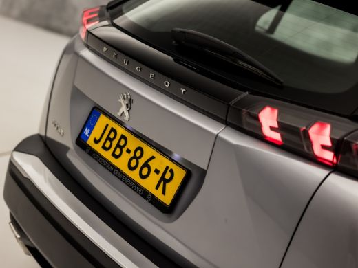 Peugeot 2008 1.2 PureTech Sport 131Pk Automaat (APPLE CARPLAY, GROOT NAVI, LM VELGEN, SPORTSTOELEN, PARKEERSEN... ActivLease financial lease