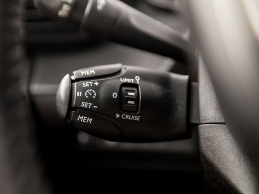 Peugeot 208 1.2 PureTech Sport (APPLE CARPLAY, KEYLESS, PARKEERSENSOREN, SPORTSTOELEN, CRUISE, LANE ASSIST, N... ActivLease financial lease
