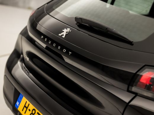 Peugeot 208 1.2 PureTech Sport (APPLE CARPLAY, KEYLESS, PARKEERSENSOREN, SPORTSTOELEN, CRUISE, LANE ASSIST, N... ActivLease financial lease