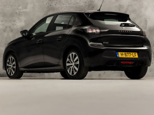 Peugeot 208 1.2 PureTech Sport (APPLE CARPLAY, KEYLESS, PARKEERSENSOREN, SPORTSTOELEN, CRUISE, LANE ASSIST, N... ActivLease financial lease