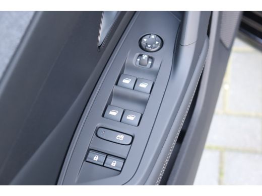 Peugeot 308 SW 1.2 HYBRID 145PK ALLURE AUTOMAAT / NAVI / LEDER / CLIMA / PDC / 17" LMV / CAMERA / KEYLESS / F... ActivLease financial lease