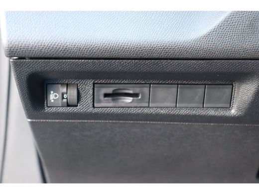 Peugeot 308 SW 1.2 HYBRID 145PK ALLURE AUTOMAAT / NAVI / LEDER / CLIMA / PDC / 17" LMV / CAMERA / KEYLESS / F... ActivLease financial lease