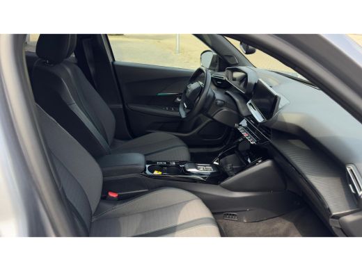 Peugeot e-2008 EV Allure 50 kWh | 96% SOH | Camera achter | Apple Carplay / Android Auto | Navigatie | ActivLease financial lease