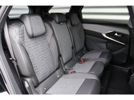 Peugeot e-5008 73KWH 210PK 7-ZITS ALLURE AVANTAGE AUTOMAAT / NAVI / LEDER / CLIMA / FULL-LED / 19" LMV / AFN. TR... ActivLease financial lease