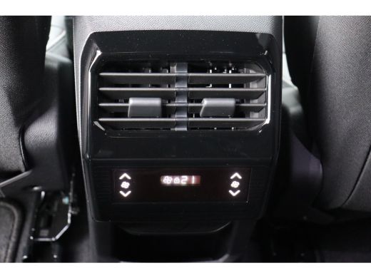 Peugeot e-5008 73KWH 210PK 7-ZITS ALLURE AVANTAGE AUTOMAAT / NAVI / LEDER / CLIMA / FULL-LED / 19" LMV / AFN. TR... ActivLease financial lease