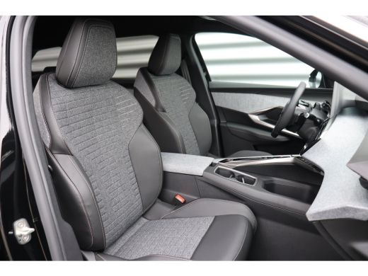 Peugeot e-5008 73KWH 210PK 7-ZITS ALLURE AVANTAGE AUTOMAAT / NAVI / LEDER / CLIMA / FULL-LED / 19" LMV / AFN. TR... ActivLease financial lease