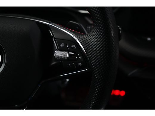 Skoda Octavia Combi 1.4 TSI iV RS PHEV 245PK | TREKHAAK | CAMERA | STOELVERW. | NAVIGATIE | APP. CONNECT | 18 I... ActivLease financial lease