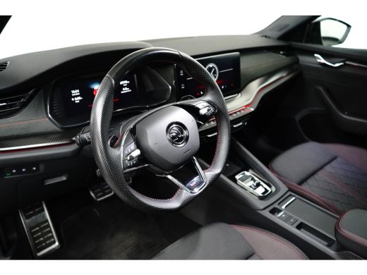 Skoda Octavia Combi 1.4 TSI iV RS PHEV 245PK | TREKHAAK | CAMERA | STOELVERW. | NAVIGATIE | APP. CONNECT | 18 I... ActivLease financial lease