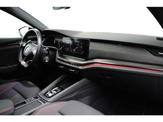 Skoda Octavia Combi 1.4 TSI iV RS PHEV 245PK | TREKHAAK | CAMERA | STOELVERW. | NAVIGATIE | APP. CONNECT | 18 I... ActivLease financial lease