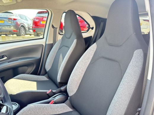 Toyota Aygo 1.0 VVT-i S-CVT first | Achteruitrijcamera | Automaat | Climate controle | ActivLease financial lease