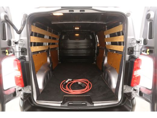 Toyota ProAce Extra Range 75 kWh L2H1 | Snelladen | SOH 94% | Airco | Cruise | Carplay | 3 Zits | Navi ActivLease financial lease